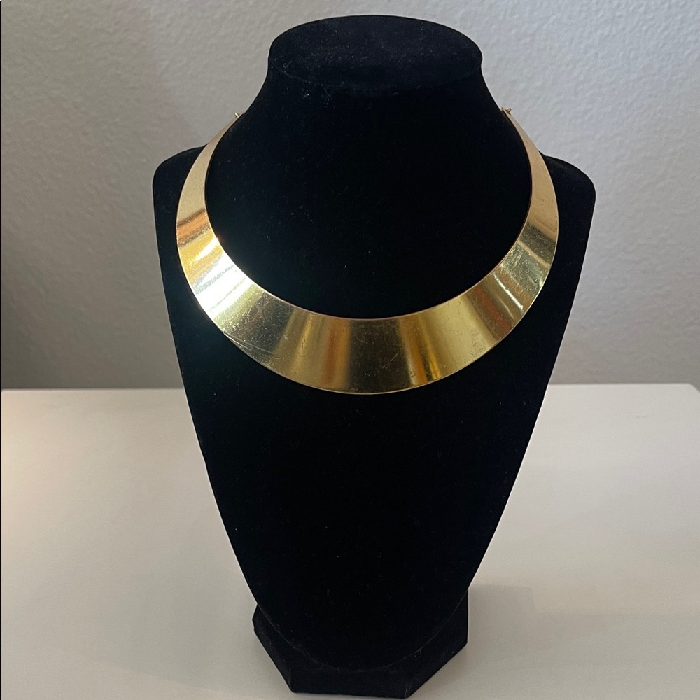 Elegant Gold Choker Necklace